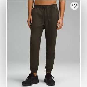 NWT Lululemon License to Train Jogger. Shorter length. Size L